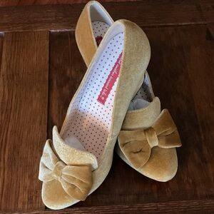 Never worn Bait brand dressy velvet gold heels with a bow